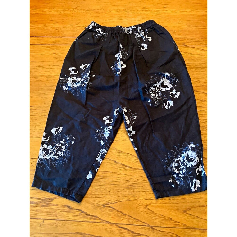 Women's Black/White Floral Capri Pants Pull-On Elastic Waist Regular One Size